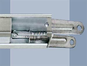 Автоматическое натяжение ремня электро привода ворот Hormann: Мощный пружинный механизм автоматически регулирует натяжение зубчатого ремня